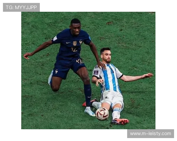 塔利亚菲科染红瞬间引发争议，里昂主帅场边抗议